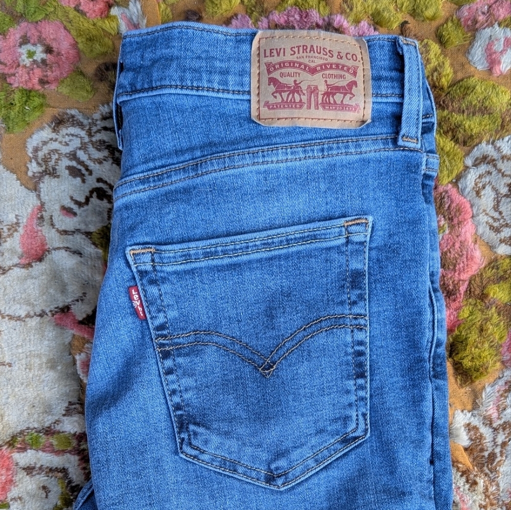 Levi's 720 Women's 29x30 High Rise Super Skinny Jeans Medium Wash Denim Pants